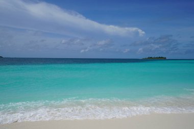 Bir adada Maldivler okyanus manzarası