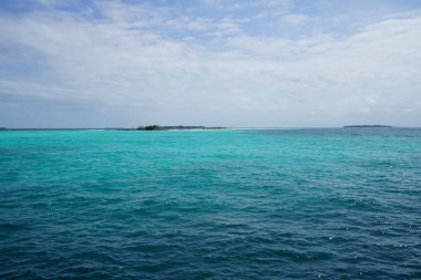 Maldivler bir tekneden okyanus manzarası