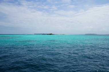 Maldivler bir tekneden okyanus manzarası