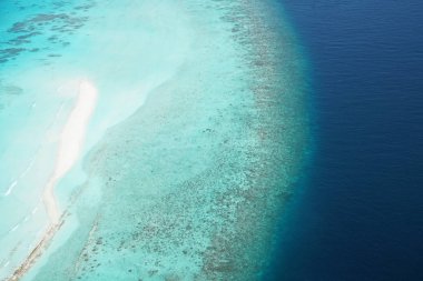 Maldivler bir deniz uçağı--dan güzel havadan görünümü 