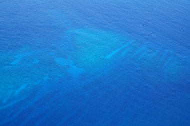 Maldivler bir deniz uçağı--dan güzel havadan görünümü 