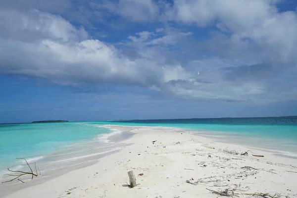 Utsikt Över Stranden Vacker Obebodd Maldiverna — Stockfoto
