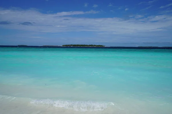 Blick Auf Den Strand Auf Einer Wunderschönen Unbewohnten Insel Auf — Stockfoto