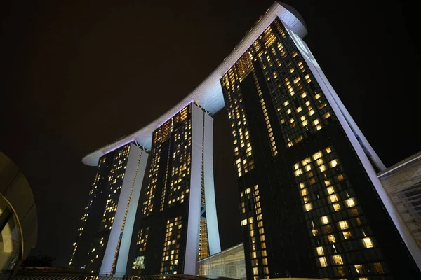 Edifícios Modernos Construções Iluminadas Noite Singapore — Fotografia de Stock