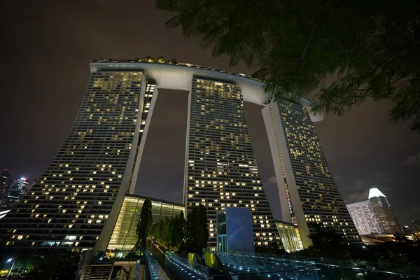 Edificios Modernos Construcciones Iluminadas Por Noche Singapurías —  Fotos de Stock