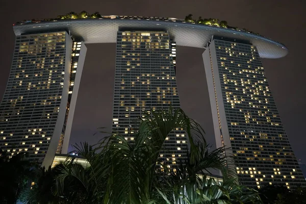 Edifícios Modernos Construções Iluminadas Noite Singapore — Fotografia de Stock