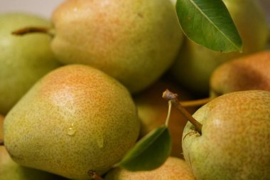 Taze çekilmiş organik armut görünümünü kapat