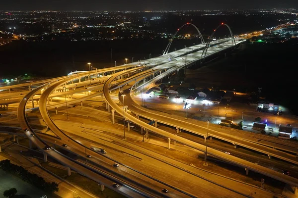 ışıklı gece kenti, yollar trafik