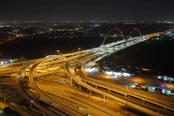 ışıklı gece kenti, yollar trafik