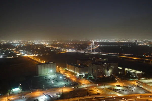 ışıklı gece kenti, yollar trafik
