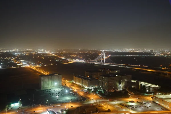 ışıklı gece kenti, yollar trafik
