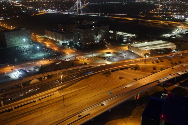 ışıklı gece kenti, yollar trafik