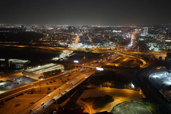 Вид Освещенного Ночного Города Дорожное Движение — стоковое фото