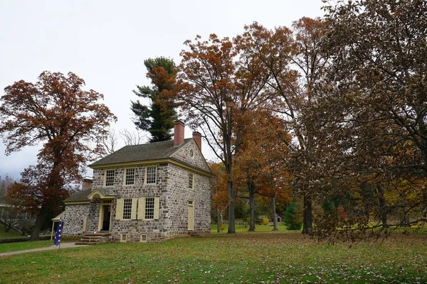 Вид Каменный Дом Осеннем Парке — стоковое фото