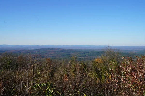 Distant Mountainous Landscape Seen Hilltop Bushes — Stock Photo, Image