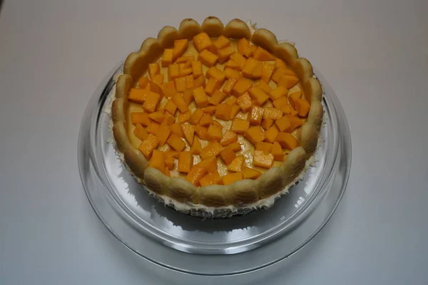 Whole Mango Cheesecake Glass Plate — Stock Photo, Image