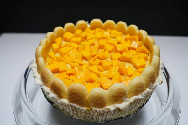 Whole Mango Cheesecake Glass Plate — Stock Photo, Image