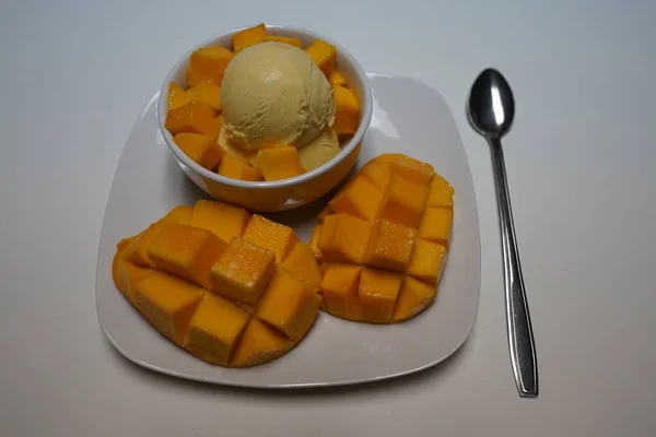 Mango Fresco Rodajas Con Porción Helado — Foto de Stock