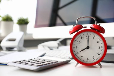 Kırmızı alarm saati sabah closeup sekizde ayarla