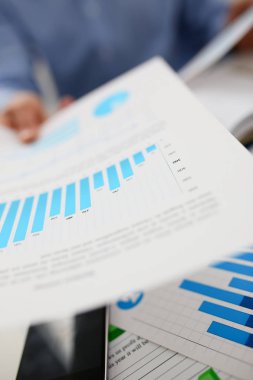 El mali istatistikleri tavada tutan işadamı
