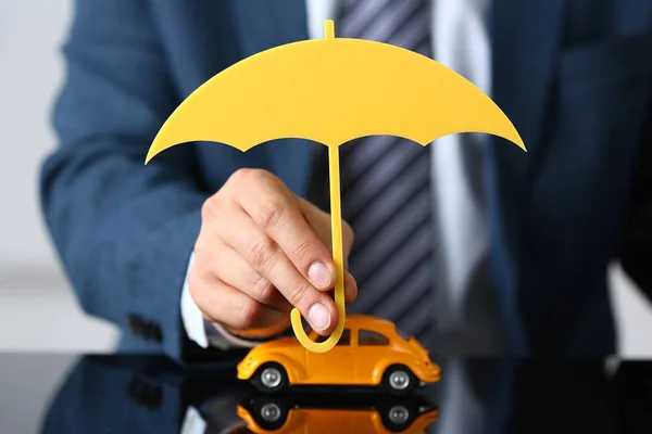 Man holding wood umbrella above model — Stock Photo, Image