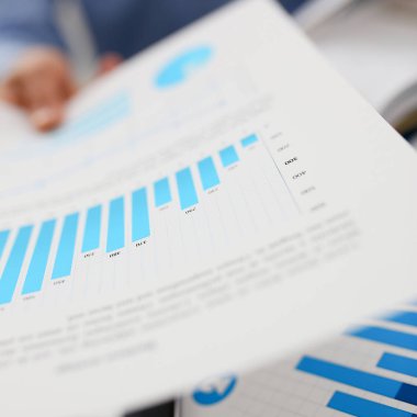 El mali istatistikleri tavada tutan işadamı