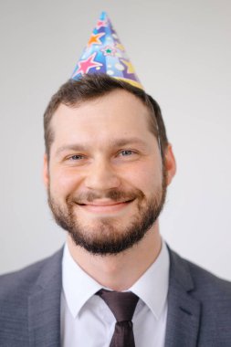 Kurumsal adam gülüyor