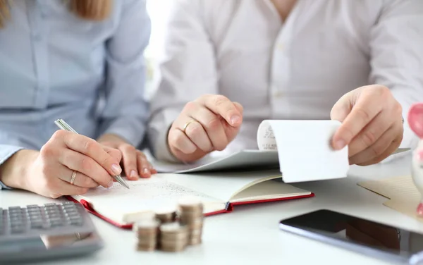 Husband and wife check purchases for — Stock Photo, Image