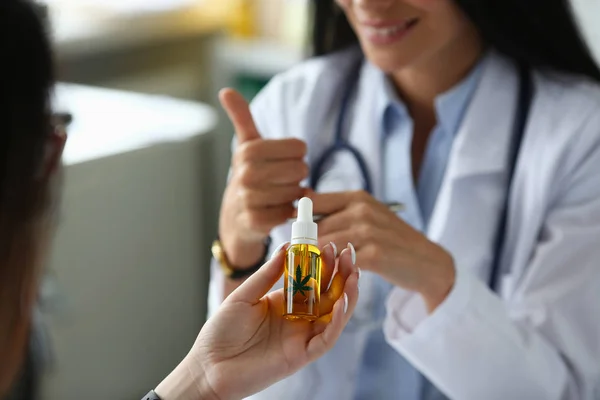 Doktor ofiste marihuana özü reçete