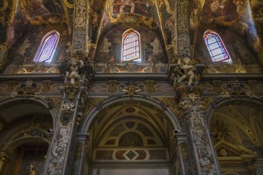Valencia, İspanya - 24.07.2019: Parroquia ve Iglesia de San Nicolas de Bari y San Pedro Martir - kilise ve bucak
