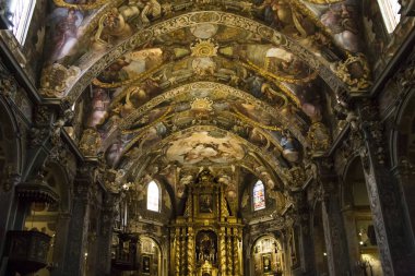 Valencia, İspanya - 24.07.2019: Parroquia ve Iglesia de San Nicolas de Bari y San Pedro Martir - kilise ve bucak