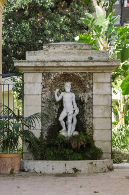 Valencia, İspanya-07.07.2019:Monforte Garden - Jardines de Monforte. Heykeller, havuzlar, çeşmeler, yürüyüş yolları ve dinlenme alanları yla dolu neoklasik bir tasarım.