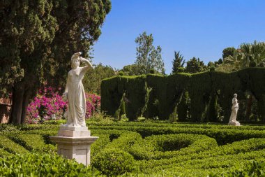 Valencia, İspanya-07.07.2019:Monforte Garden - Jardines de Monforte. Heykeller, havuzlar, çeşmeler, yürüyüş yolları ve dinlenme alanları yla dolu neoklasik bir tasarım.