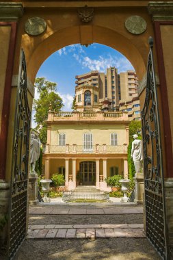 Valencia, İspanya-07.07.2019:Monforte Garden - Jardines de Monforte. Heykeller, havuzlar, çeşmeler, yürüyüş yolları ve dinlenme alanları yla dolu neoklasik bir tasarım.