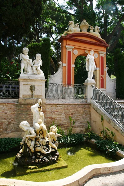 瓦伦西亚 西班牙 2019 蒙福特花园 蒙福特怡和 充满雕像 游泳池 走道和休息区的新古典主义设计 — 图库照片