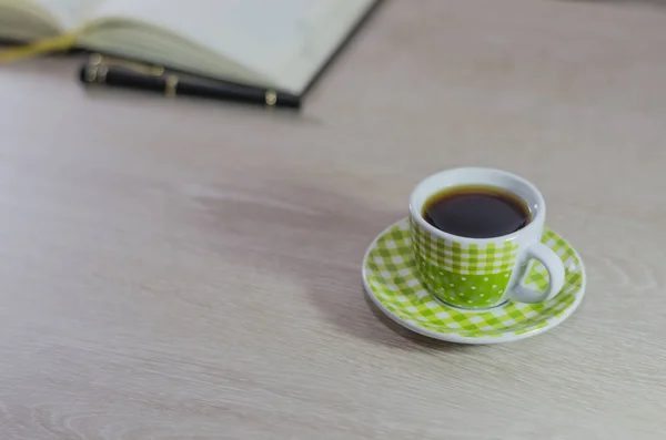 Escritorio Con Una Taza Orden Del Día — Foto de Stock