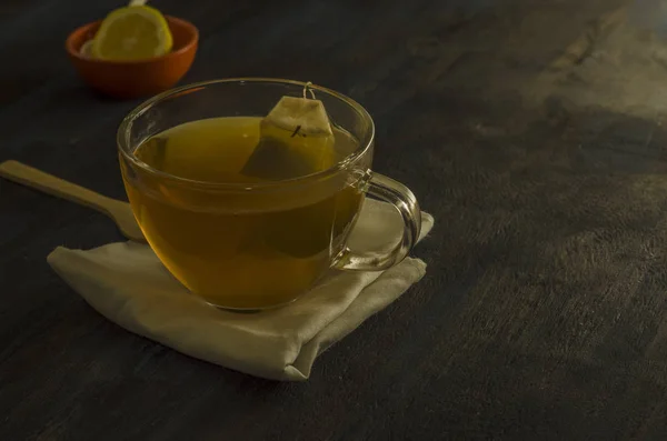 Taza Vidrio Con Limón — Foto de Stock