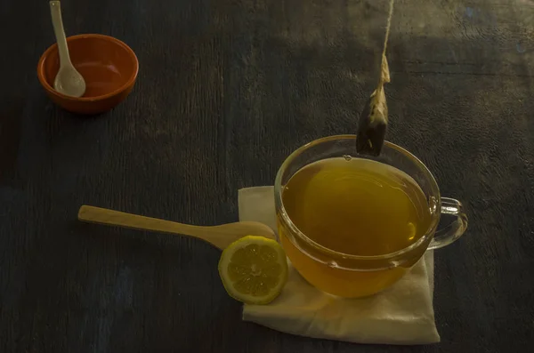 Taza Vidrio Con Limón — Foto de Stock