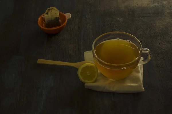 Taza Vidrio Con Limón — Foto de Stock