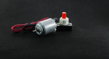iki ampul ve bir motor devresi, okul projesi 1.5 volt