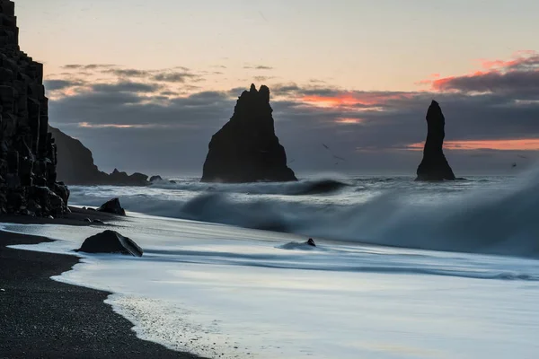 Pôr Sol Sobre Oceano Atlântico Vik Beach Islândia — Fotografia de Stock