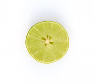 beyaz arkaplanda limon