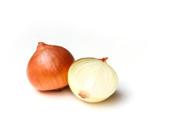 Beyaz arkaplanda soğan