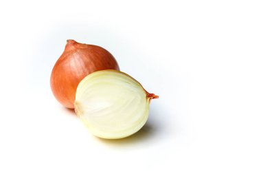 Beyaz arkaplanda soğan