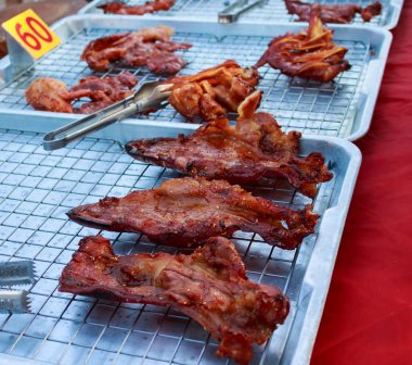 kavrulmuş domuz yakın atış