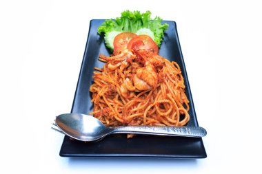 Beyaz arkaplanda spagetti.