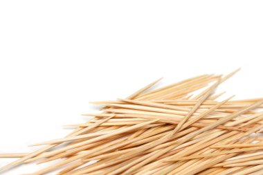 beyaz zemin üzerinde kürdan