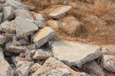 Beton çatlak atık çim ile