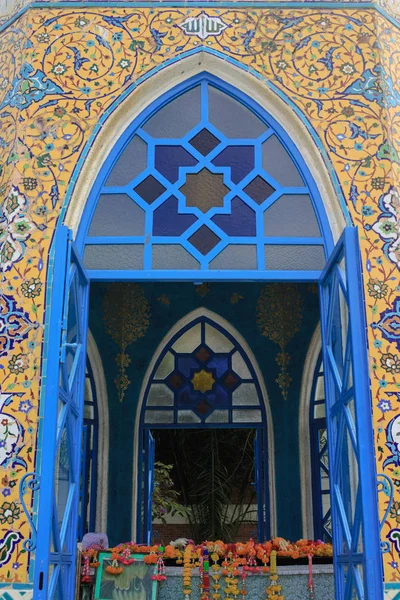 Mosquée Murale Avec Porte Bleue — Photo