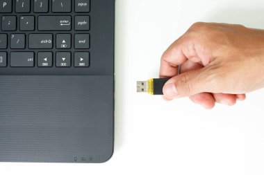 USB flash sürücü bellek sopa beyaz arka plan üzerinde